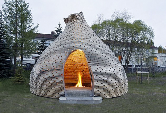 In Norvegia, la casa-caminetto degli architetti Haugen/Zohar scalda la piccola cittadina di Skjaermveien Barnehage.